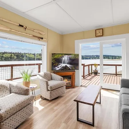 Charming Beach Cabin In Quartermaster Harbor